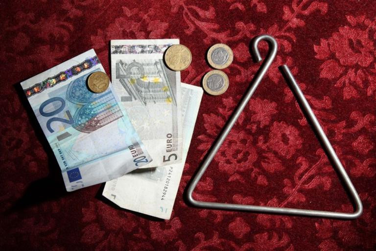 Αγρίνιο: Ανήλικοι λήστεψαν παιδί που έλεγε τα κάλαντα